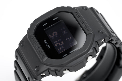 Casio G-Shock Herrenuhr Schwarz auf Schwarz DW-5600BB-1DR 