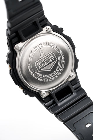 Casio G-Shock Herren-Armbanduhr, quadratisch, metallisch-goldfarben, verspiegeltes Zifferblatt, DW-5600BBMB-1DR 