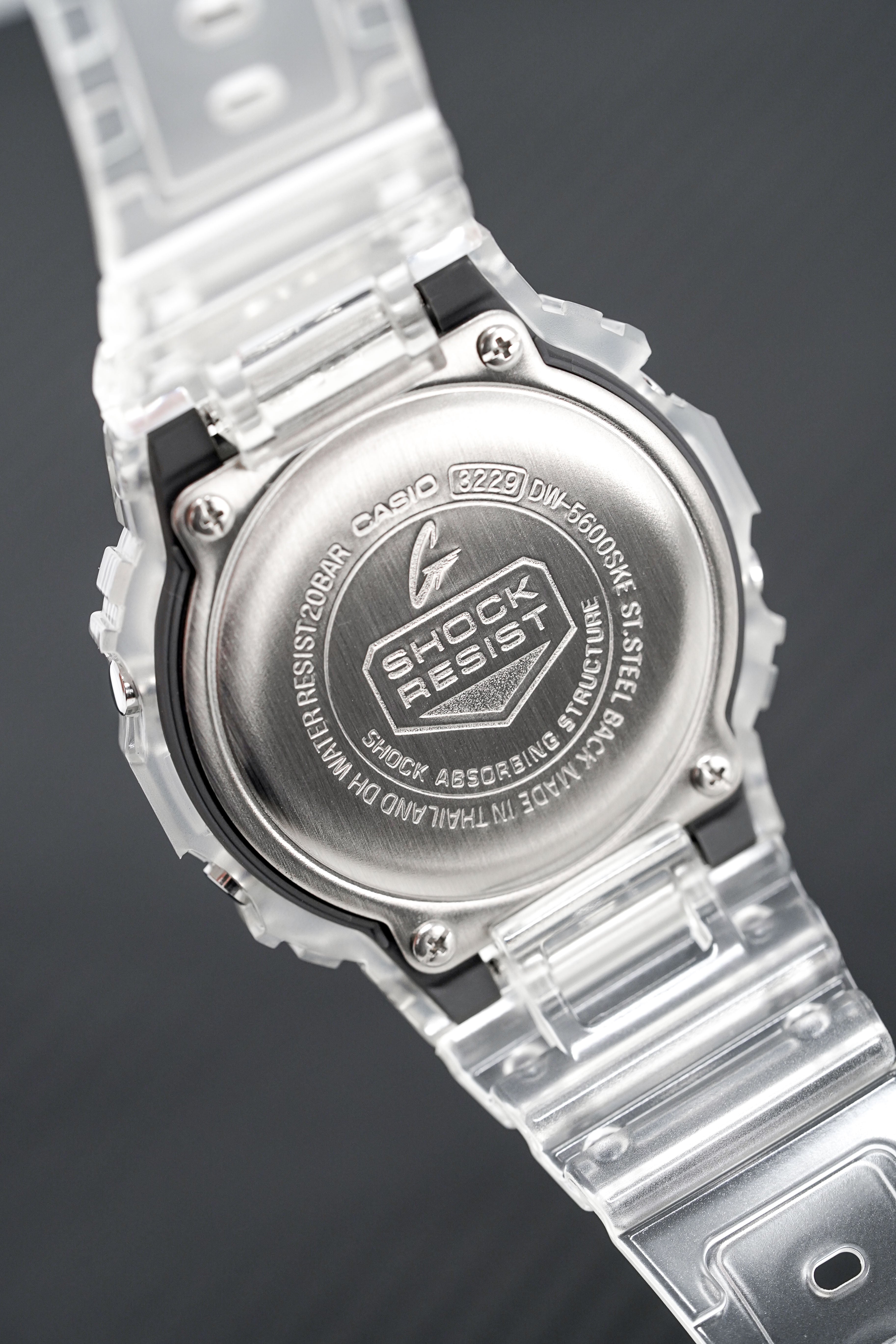 Orologio da uomo Casio G-Shock Skeleton Series Translucent DW-5600SKE-7DR 